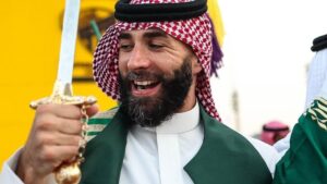 بenzema يشارك لأول مرة في تدريبات الهلال السعودي