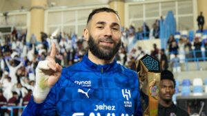 “تحدثوا مع لاعبي الاتحاد!”.. كريم بنزيما يفاجئ الجميع برده بعد محاولة استغلال تصريحاته عن الهلال ونجومه.