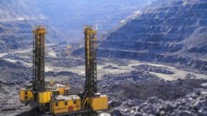 تروبادور يكتشف تمعدن السطح في ملكية سينيفيل