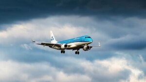 شركات الطيران مُنصحة بتجنب الأجواء الإيرانية: إليك كيف قد يؤثر ذلك على رحلتك