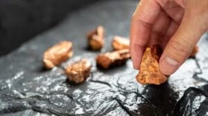 شركة كور كريتيكال ميتالز تشتري حصة 80% في عقار لاكي مايك