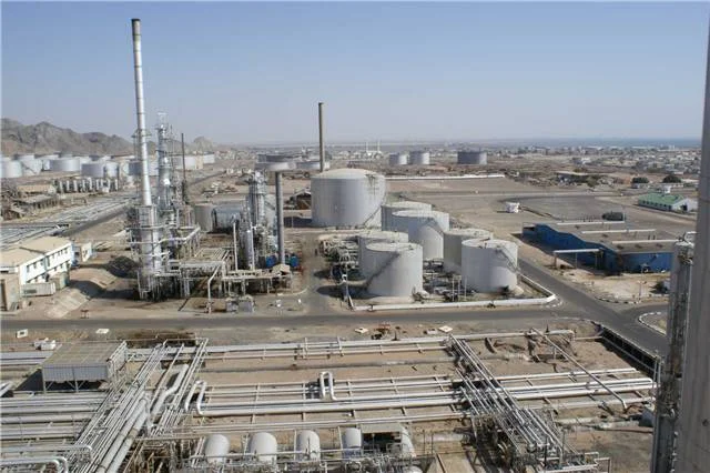 صراع الشرعية والتمثيل يُفجّر النزاع في مصافي عدن شاشوف