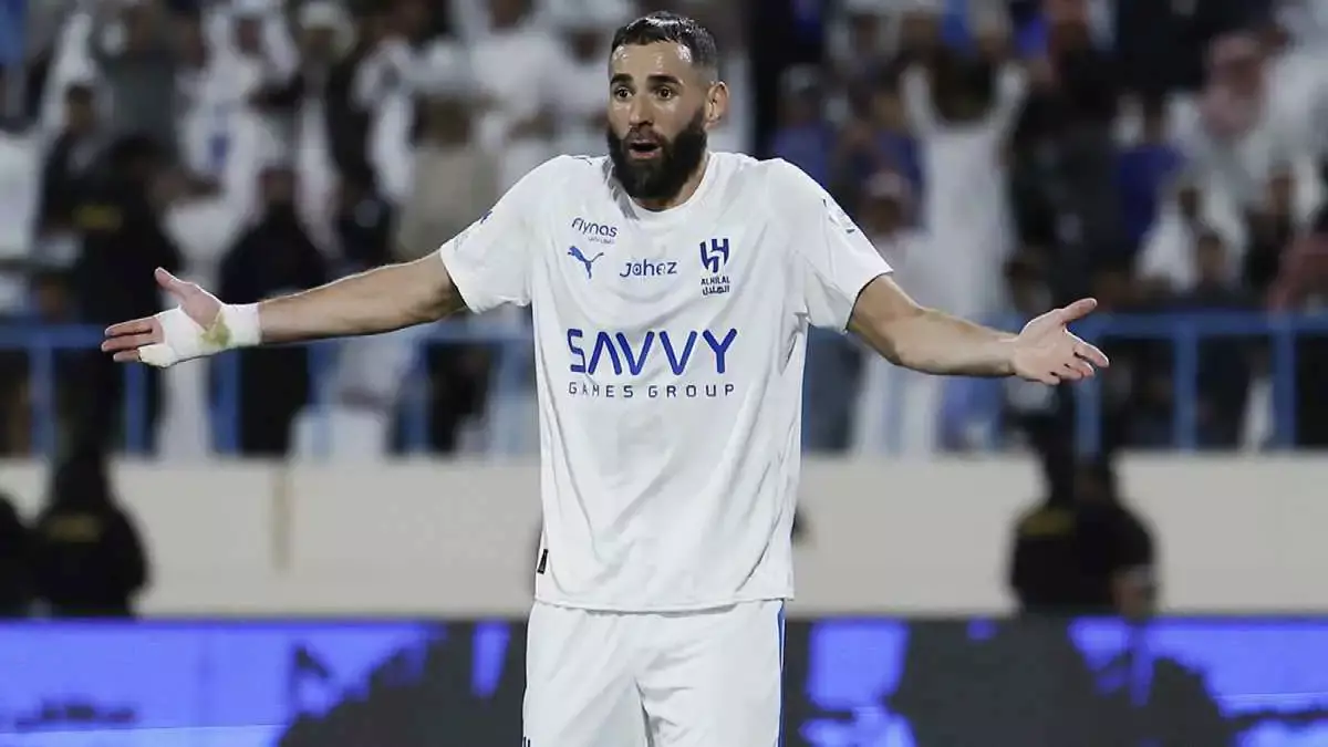 عاجل: تسريب حصري يكشف الراتب الحقيقي لبنزيما مع الهلال… الرقم الصادم الذي دخل حسابه البنكي!