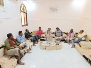 عاجل من وردت الآن – المدير السنة لمديرية تريم يتفقد صحة عاقل حي الردود