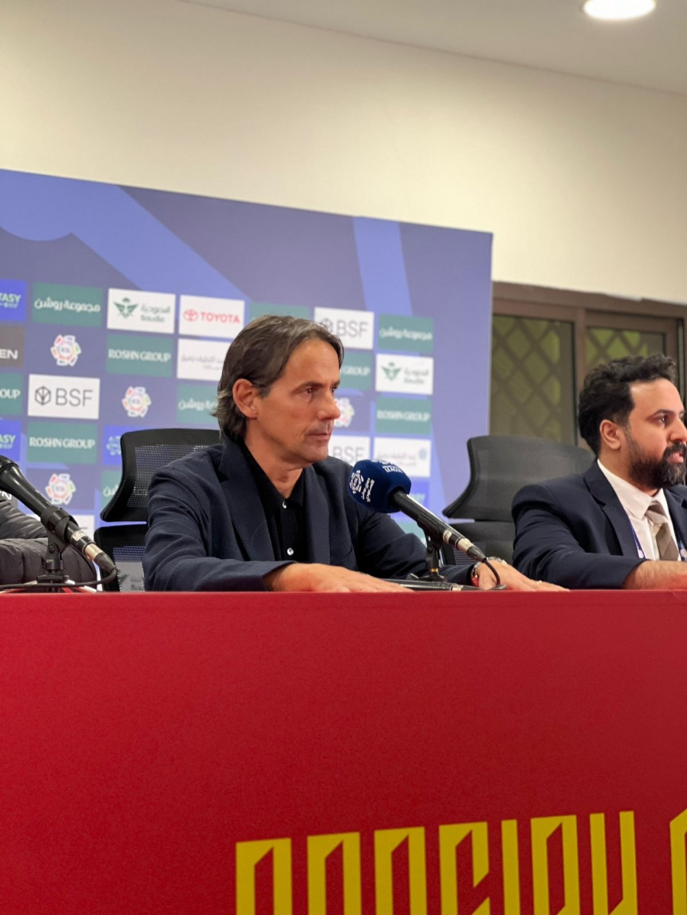 عاجل وصادم.. إنزاجي يفاجئ جماهير وإدارة الهلال برأيه في كريم بنزيما