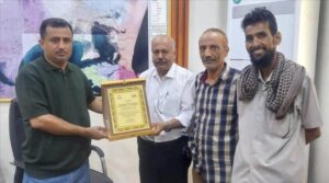 عدن: تكريم مدير من قبل الجمعية السكنية لعمال الكهرباء والمكتب التنفيذي لنقابات الكهرباء