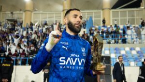 فيديو | “اللغز في غرفة الملابس” .. الدعيع يكشف من يتحمل المسؤولية عن عدم وداع بنزيما بعد رحيله عن الاتحاد!