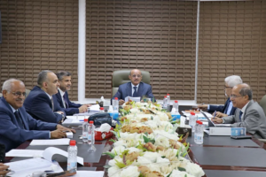 قلق اقتصادي بعد التراجع المفاجئ في سعر الصرف.. هل يثير بنك عدن المركزي أزمة جديدة؟ – شاشوف