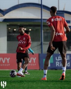 متعب الحربي يشارك بشكل محدود في تدريبات الهلال قبل مباراة الاتفاق