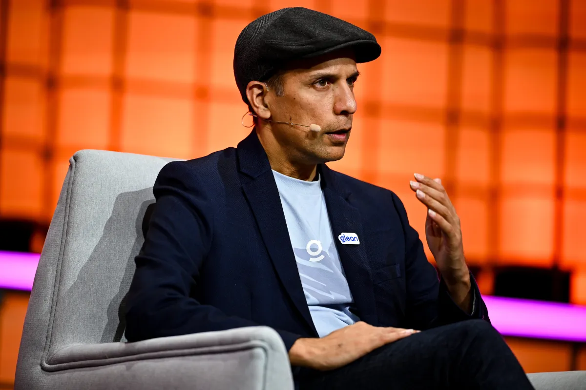 من سيملك طبقة الذكاء الاصطناعي في شركتك؟ توضيحات من الرئيس