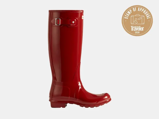 صورة قد تحتوي على: حذاء، ملابس، أحذية، حذاء ركوب، وحذاء