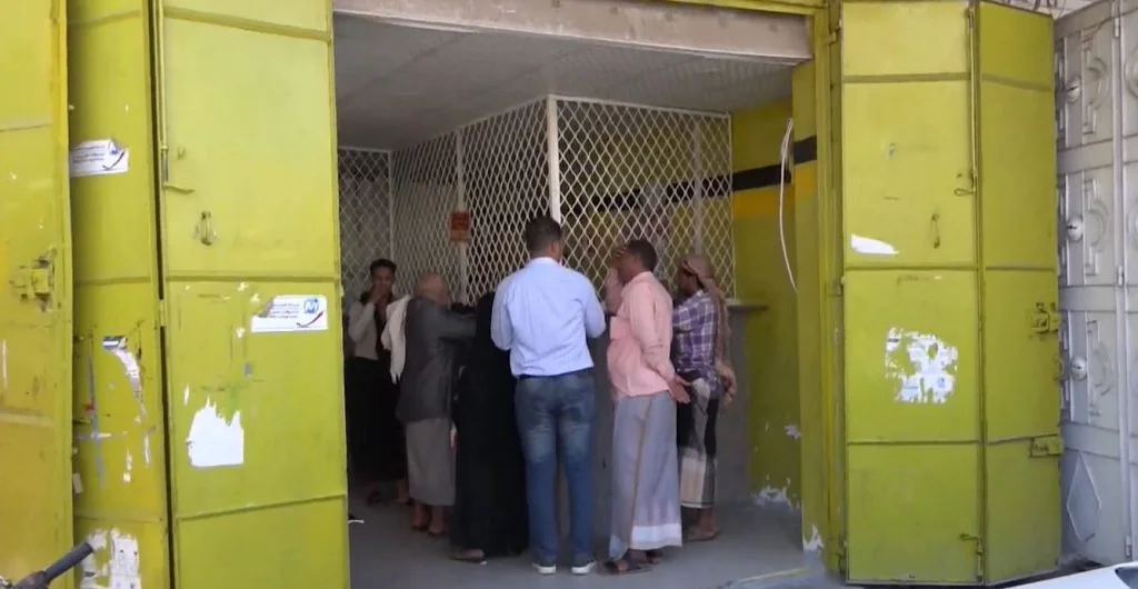 أزمة السيولة تواصل تأزم المدن اليمنية ما هو دور بنك