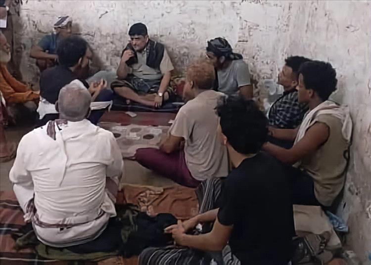 مدير عام أمن أبين يزور السجن الاحتياطي بزنجبار ويستمع إلى قضايا السجناء