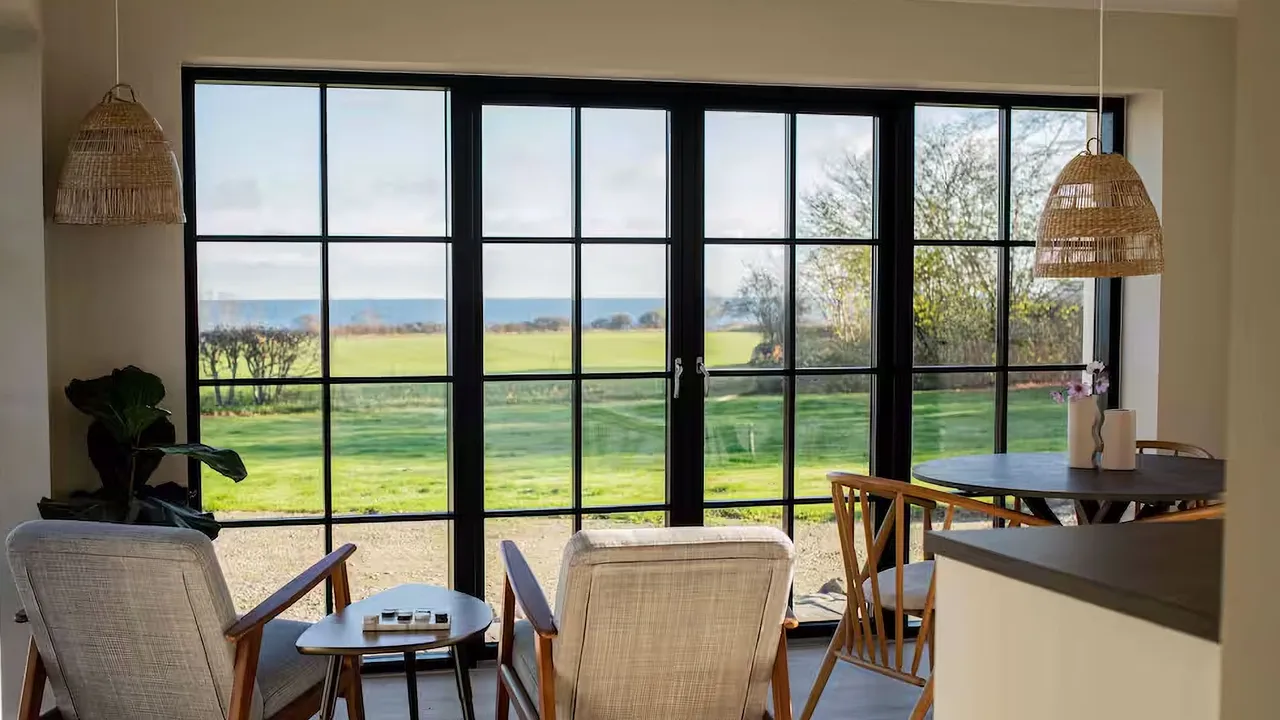 11 أماكن إقامة مريحة عبر Airbnb مثالية للمسافرين بمفردهم