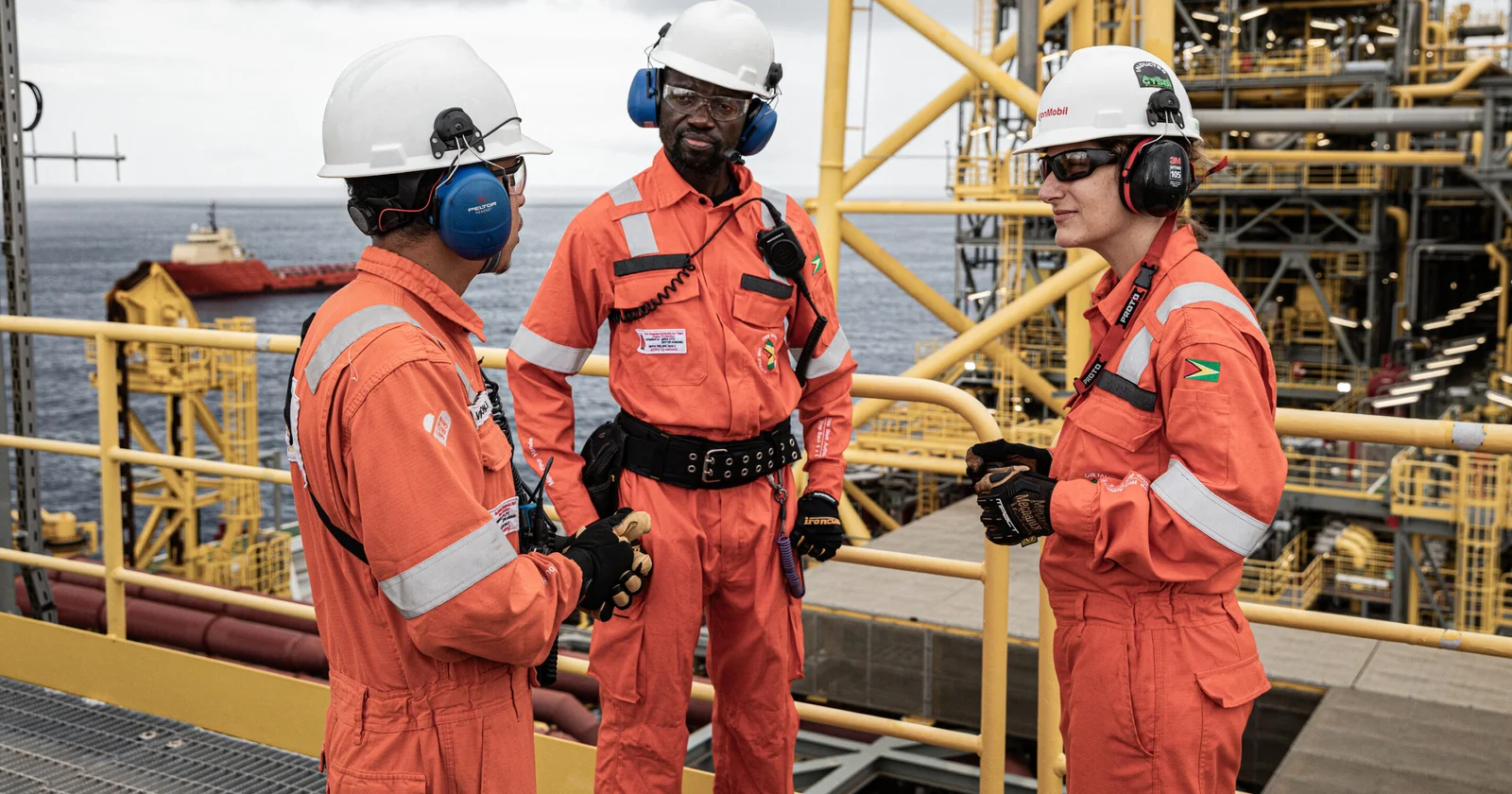 إجلاء العاملين وتقليص العمليات إكسون موبيل تقلص نشاطاتها في منطقة