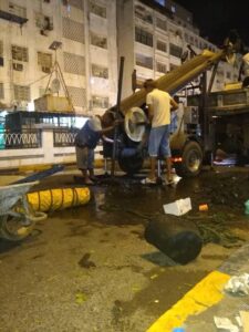 اخبار عدن – إنجاز أعمال تصفية خط ضخ مياه الصرف الصحي في شارع الشهيد مدرم بالمعلّـا