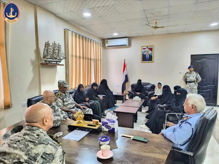 اخبار عدن – اللواء خالد القملي يكرّم نساء خفر السواحل اليمنية بمناسبة اليوم العالمي للمرأة
