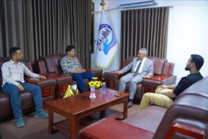 اخبار عدن – وزير العمل والشؤون الاجتماعية يزور الجريح محمد خليل ويبرز تضحيات الأبطال.