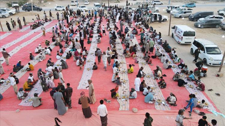 اخبار وردت الآن – أبناء منطقة العبري في الغيضة يحتفلون بالإفطار الجماعي الثاني في أجواء رمضانية مميزة.