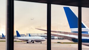 هل يجب عليك إلغاء رحلتك إلى الشرق الأوسط؟ معلومات حول خيارات إعادة الحجز واسترداد الأموال