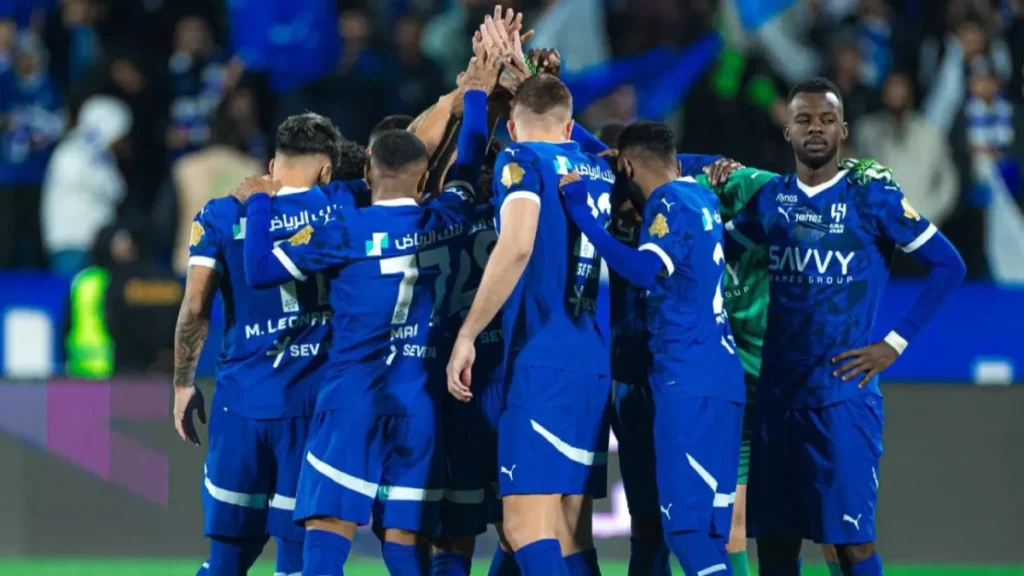 60 مليون إسترليني تشعل الصراع .. الهلال يهدد ليفربول بخطف بديل محمد صلاح