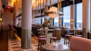 أبرز 23 بار في بوسطن لتجربة السبيك إيزي، والنبيذ الطبيعي، ومشاهدة المباراة