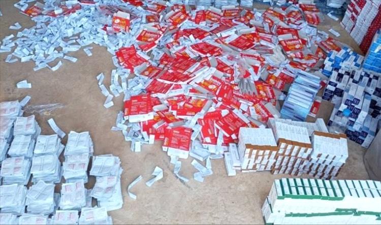 اخبار المناطق – الجمارك تعترض تهريب معدات اتصالات وأدوية في ميناء المكلا ونقطة الوديعة