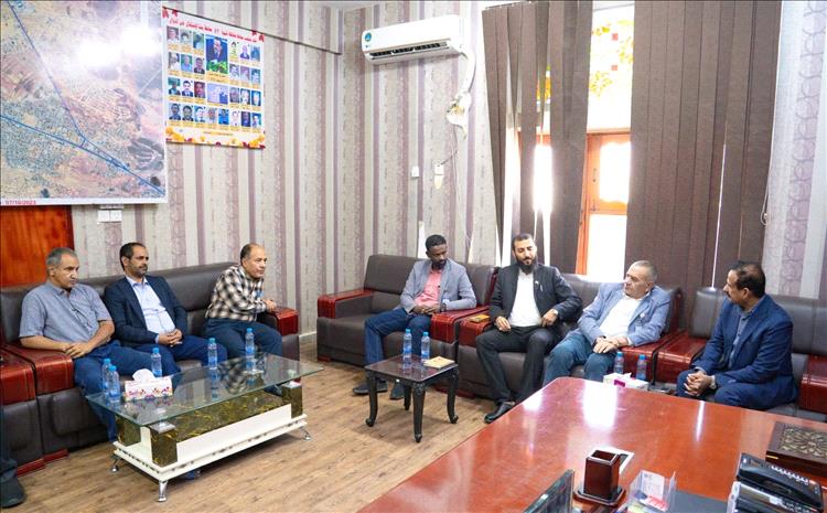 المحافظ بن الوزير يترأس اجتماعاً موسعاً للقيادات الصحية بشبوة ويؤكد المضي في تطوير الخدمات الطبية