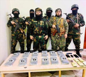 اخبار عدن – الشرطة تضم ثلاثة مشتبه بهم بحوزتهم 12 كيلو من الحشيش المخدر في المنطقة