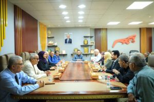 اخبار عدن – المحافظ عبدالرحمن شيخ يلتقي بالمديرين الجدد للمكاتب التنفيذية ويؤكد على أهمية التعاون.