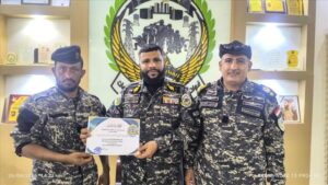 اخبار عدن – قائد قوات حماية المنشآت والشخصيات يكرم الجندي عارف أحمد حسان