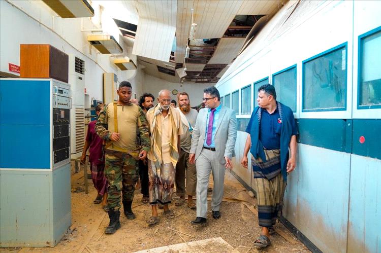 اخبار عدن – نائب وزير الإعلام يزور موقع الإرسال الإذاعي في العاصمة عدن ويطلب تشكيل لجنة لذلك