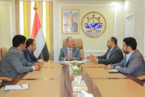 اخبار عدن – وزير النقل يتباحث مع رئيس مصلحة الهجرة والجوازات حول تعزيز التعاون المشترك وتنظيم الأمور