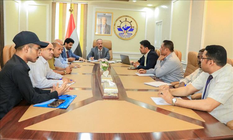 اخبار عدن – وزير النقل يعقد اجتماعًا شاملًا مع مديري مكاتب النقل في وردت الآن المحررة لبحث الأمور المتعلقة بالقطاع.