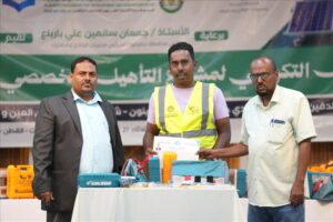 اخبار وردت الآن – سيئون: البادية تحتفل بتخريج 140 شابًا متخصّصًا في مجال الطاقة الشمسية