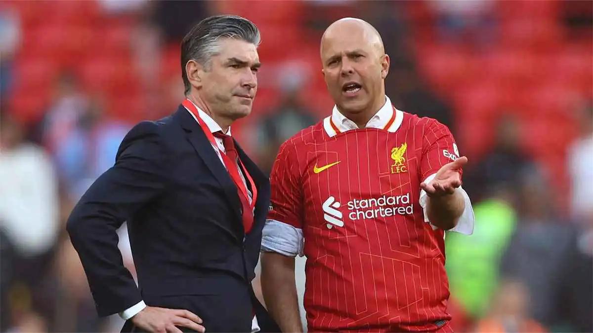 الهلال يعلّق مفاوضات هيوز بسبب “العمل عن بُعد”