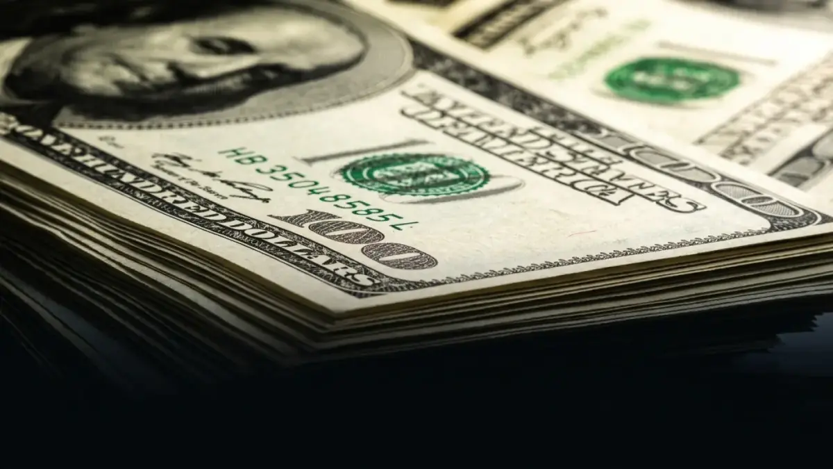 صادم: الفجوة النارية بين عدن وصنعاء تتجاوز 380 ريالاً للدولار! هل يستمر تعزيز الريال اليمني؟