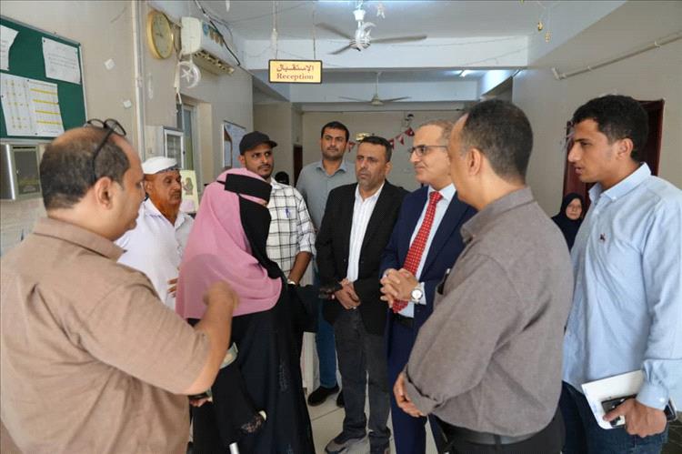 عدن: وزير الرعاية الطبية يزور منشآت الرعاية الصحية الأولية في خور مكسر ويشدد على دعم تحسين الخدمات