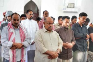 اخبار المناطق – الخنبشي، عضو مجلس القيادة، يتقدم بأداء صلاة الغائب في المكلا على روح الراحل الوطني