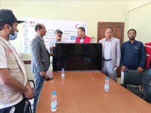 اخبار المناطق – الهلال الأحمر يبدأ بتوزيع شاشات تعليمية على عدة مدارس ثانوية في شبين.