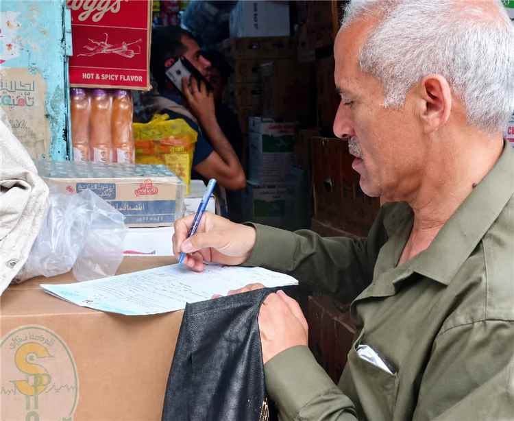 اخبار المناطق – رصد انتهاكات تموينية خلال حملة تفتيش مفاجئة في أسواق تعز