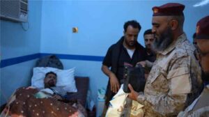 اخبار المناطق – زيارة وفد من الفرقة الأولى الاستجابة السريعة لجرحى حادث العبر وتقديم ممتلكاتهم الشخصية لهم.