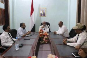 اخبار المناطق – محافظ الحديدة يناقش مع مؤسسة طيبة سبل تحسين خدمات العيادات الطبية الطارئة