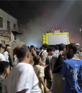 اخبار عدن – حريق يدمر منزلًا في البريقة دون وقوع إصابات