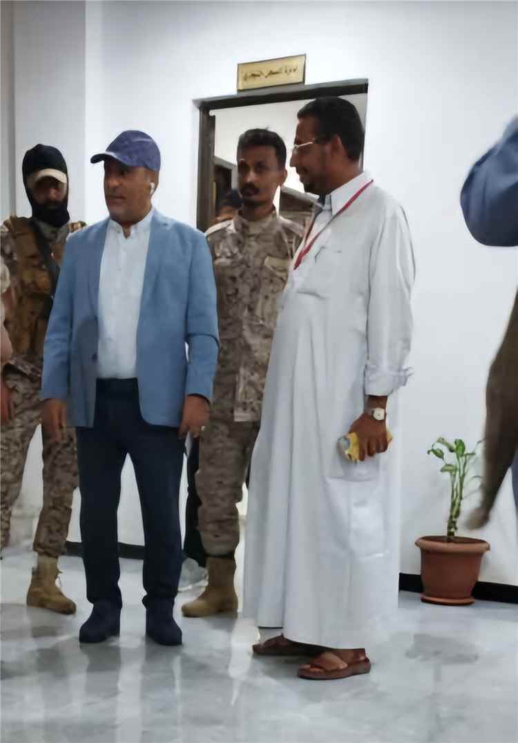 سالم الوالي.. حين يترجل المسؤول إلى الميدان ويقترب من المواطن