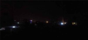 اخبار عدن – سكان حي السعادة في خور مكسر يعبرون عن استنكارهم لانقطاع الكهرباء بسبب سقوط الكابل الكهربائي