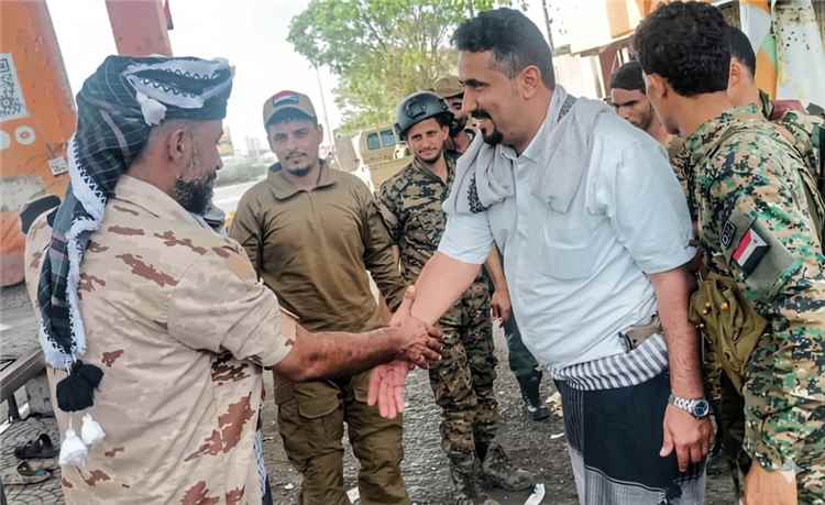 اخبار عدن – قيادة قوات طوق العاصمة عدن تراجع استعداداتها الأمنية وتبارك لأعضائها بمناسبة العيد