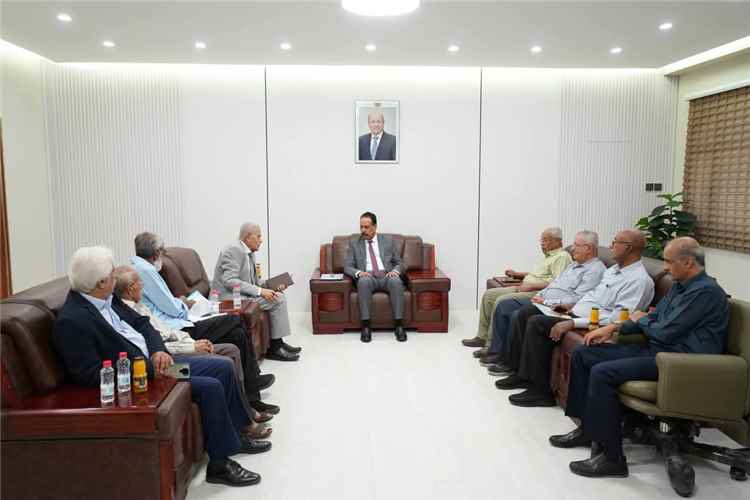 وزير الأشغال العامة والطرق يلتقي قيادة نقابة المهندسين اليمنيين بعدن