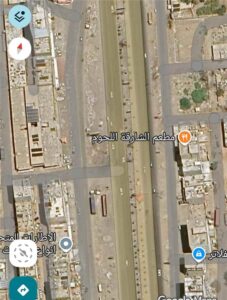 اخبار عدن – مأساة أمام مدرسة اللحوم في عدن: وفاة عاملة نظافة تعيد مشكلة الجسر المتعثر إلى الواجهة