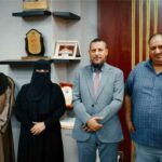 محافظ عدن يناقش مع إدارة سوق الوومن سبل تمكين النساء ودعم الأسر المحتاجة